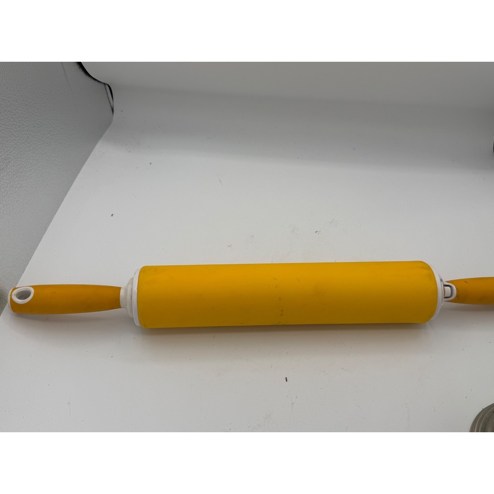 Vintage Wilton Yellow Silicone Submersible Rolling Pin Removable Handles 12"